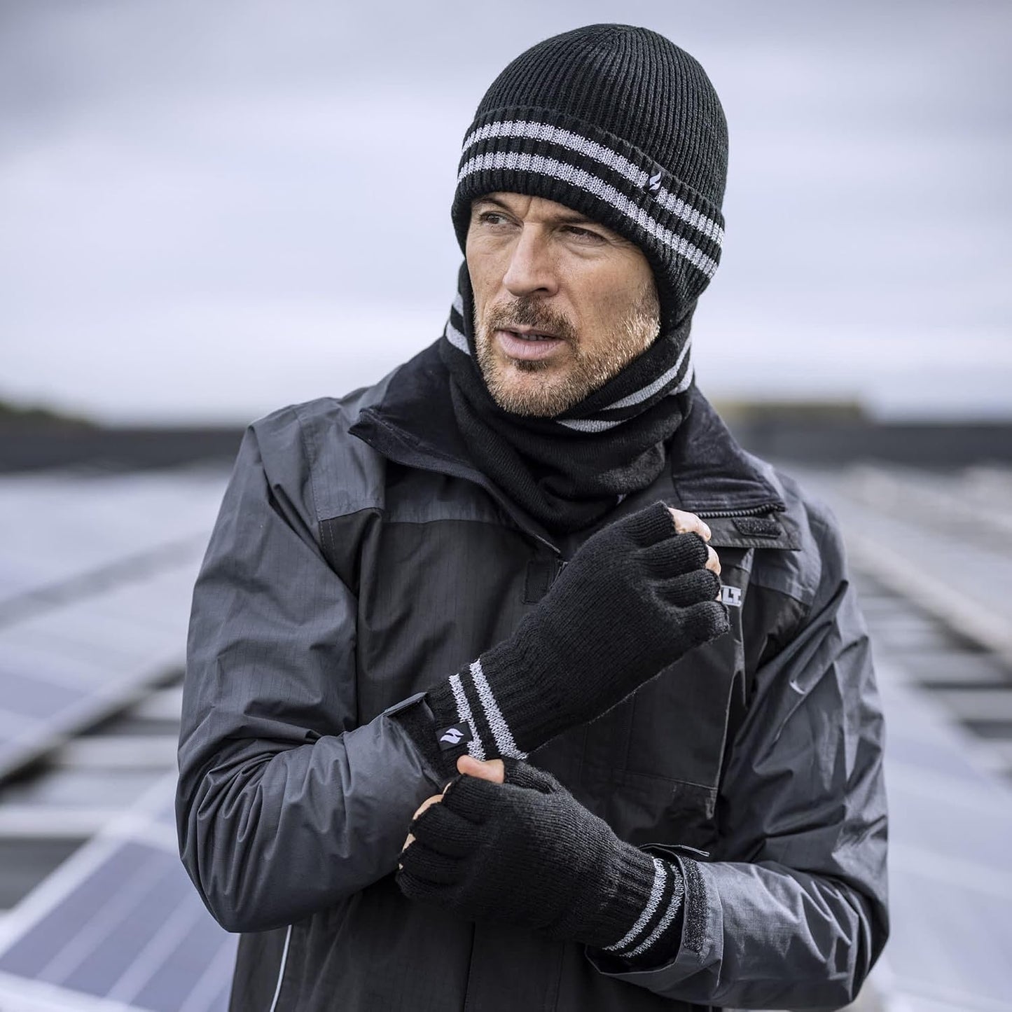 Gorro térmico con orejeras rayas reflectantes hombre