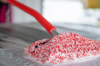 Cepillo extensible para coches con cubierta microfibra rojo