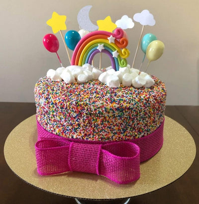 Juego adornos tartas arcoíris banderas globos luna estrellas