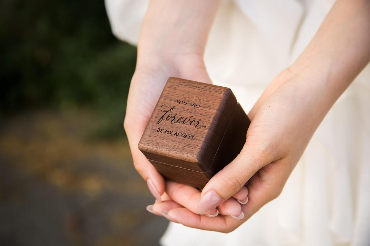Estuche anillos madera nogal marrón 3 ranuras