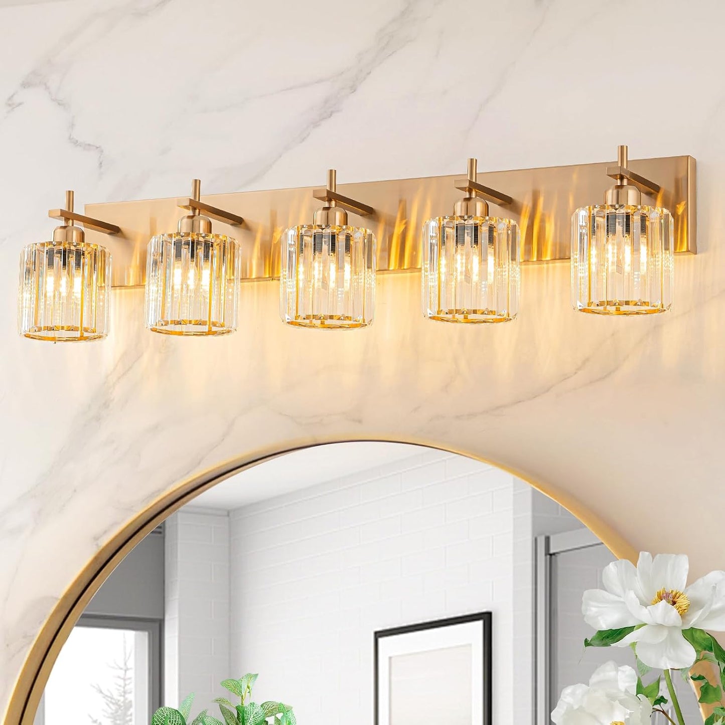 Lámparas de baño con luces doradas y acabado latón