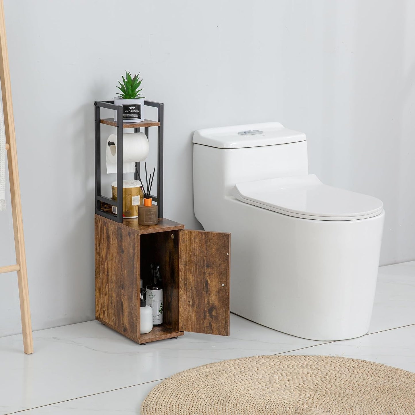 Armario baño estrecho con soporte papel higiénico delgado