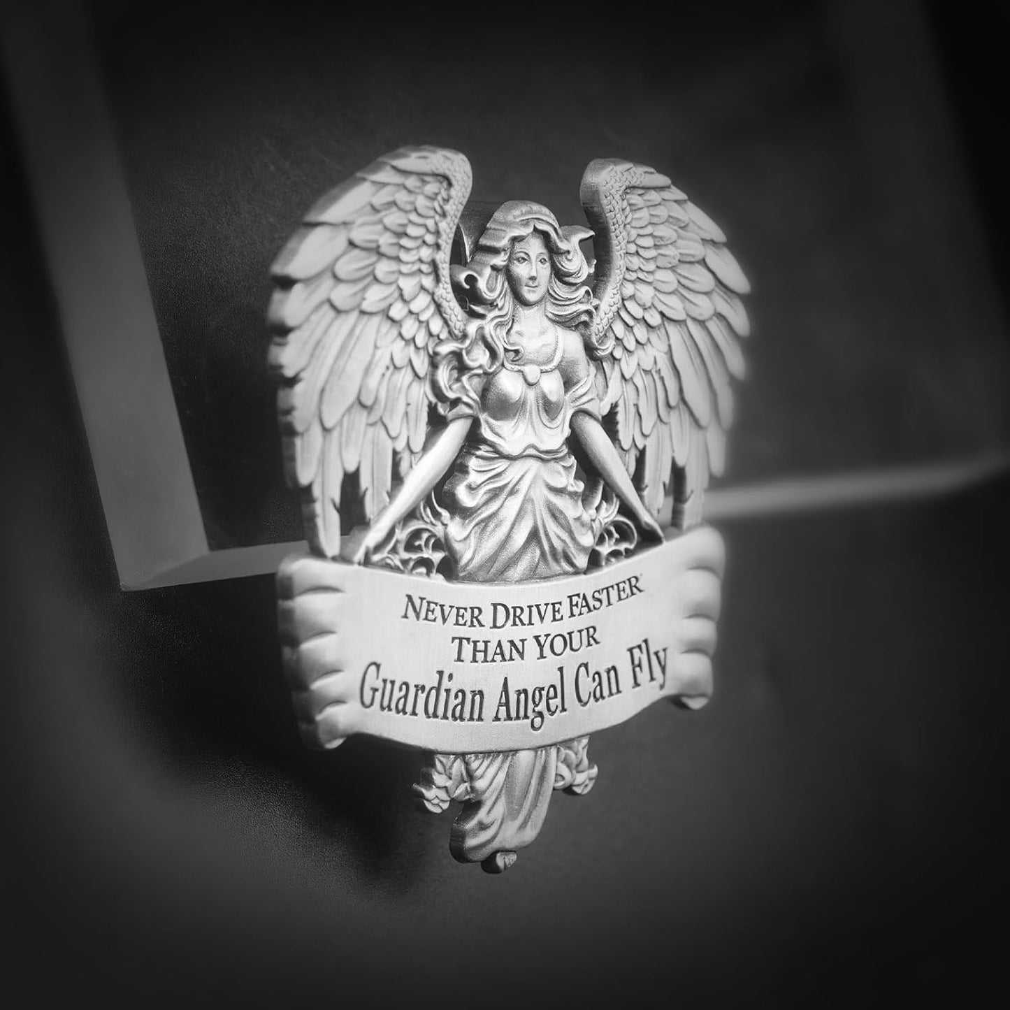 Clip visera medalla ángel seguridad coche