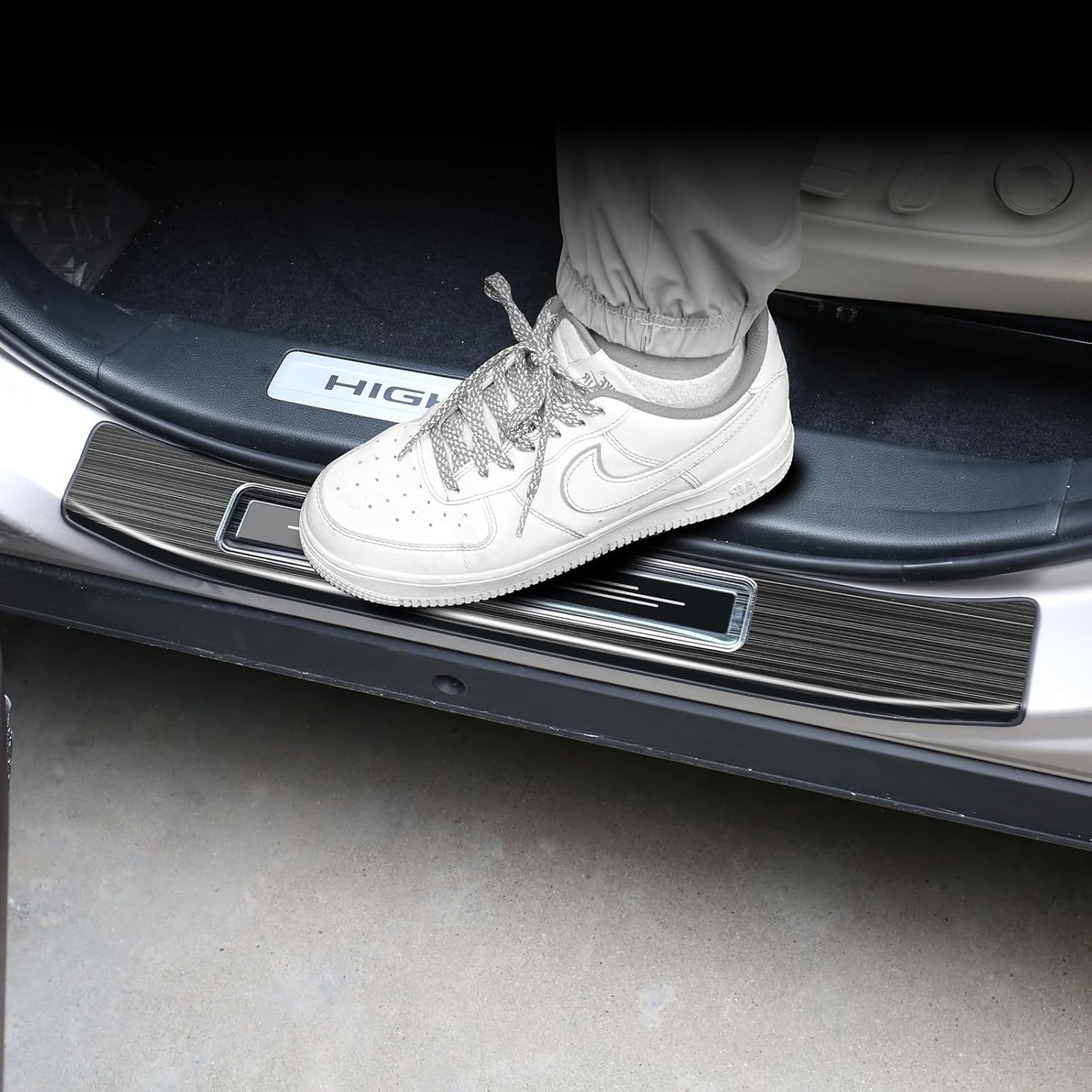 Protector umbral puerta acero inox Toyota Highlander 20-26