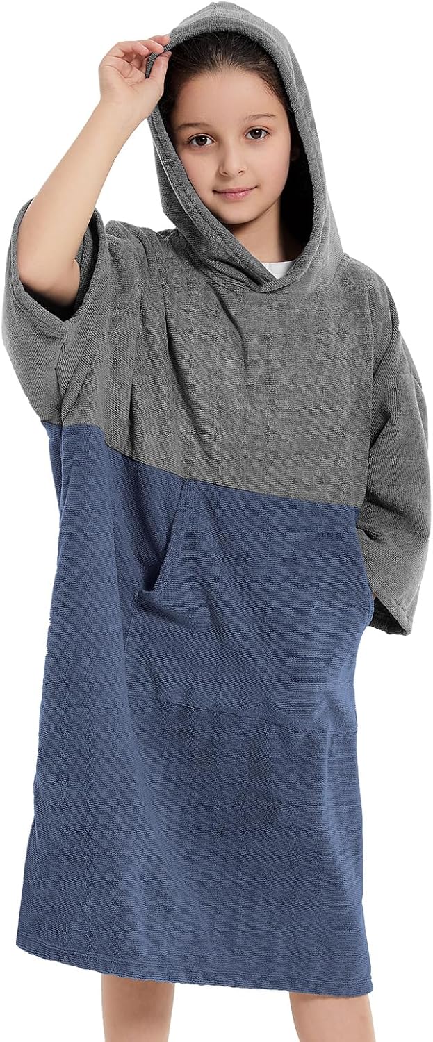 Poncho surf niño con bloqueo color gris azul marino