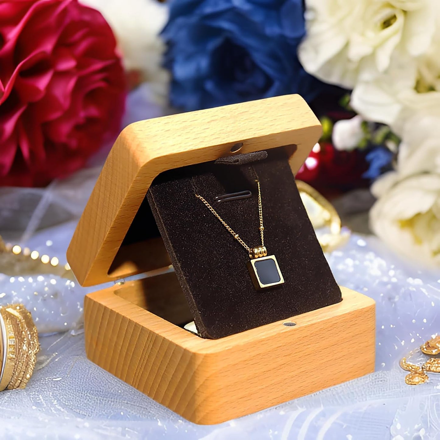 Caja regalo de madera haya para collares y colgantes