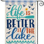 Bandera jardín Life is Better at the Lake 12x18pulg doble cara