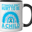 Taza cerámica para conciencia sobre abuso infantil negro/blanco