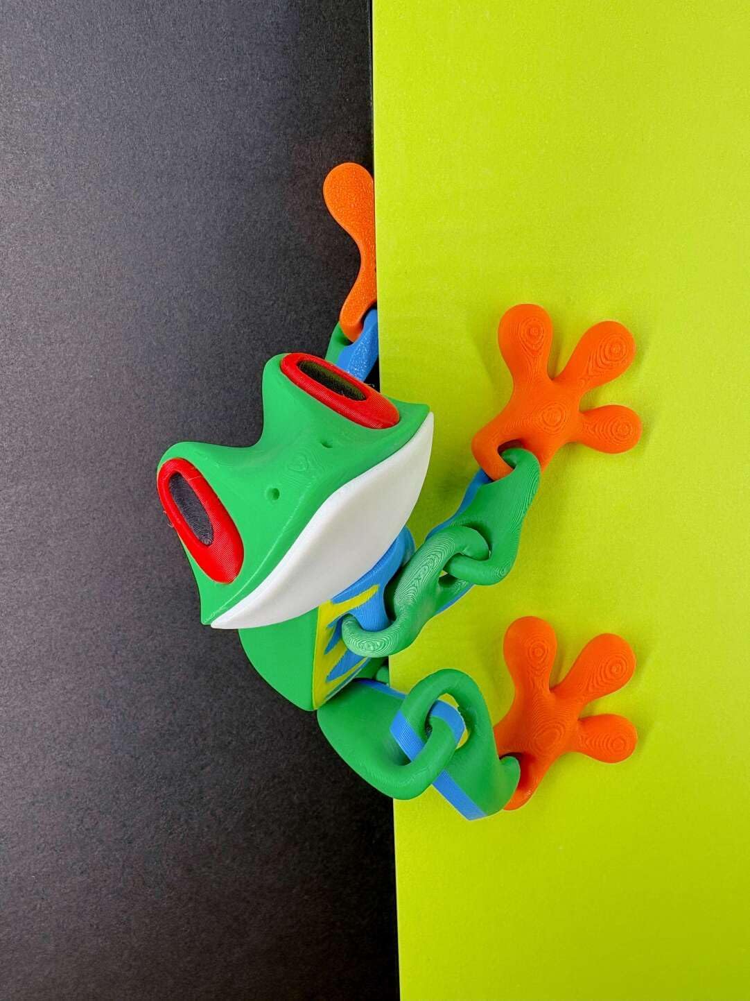 Rana magnética 3D impresa verde para refrigerador y monitor