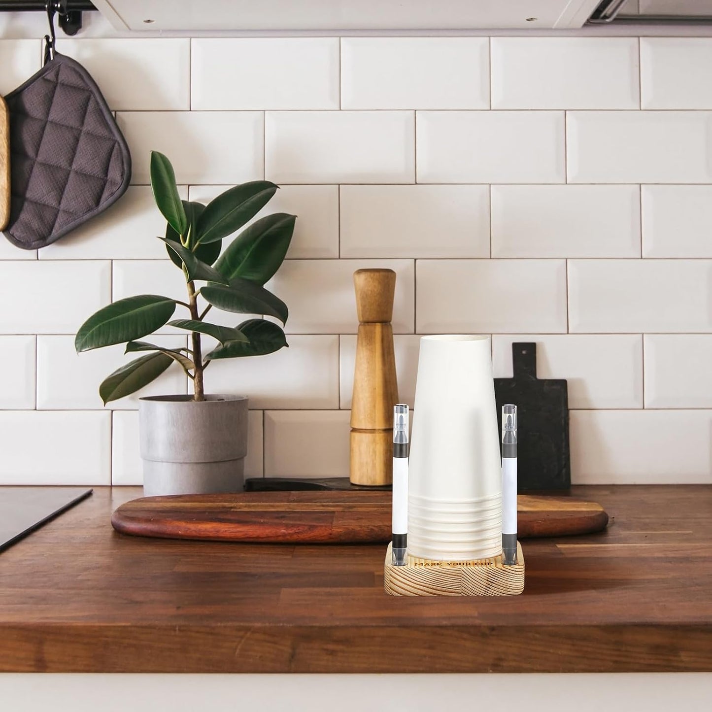 Soporte tazas ranura marcador madera cocina