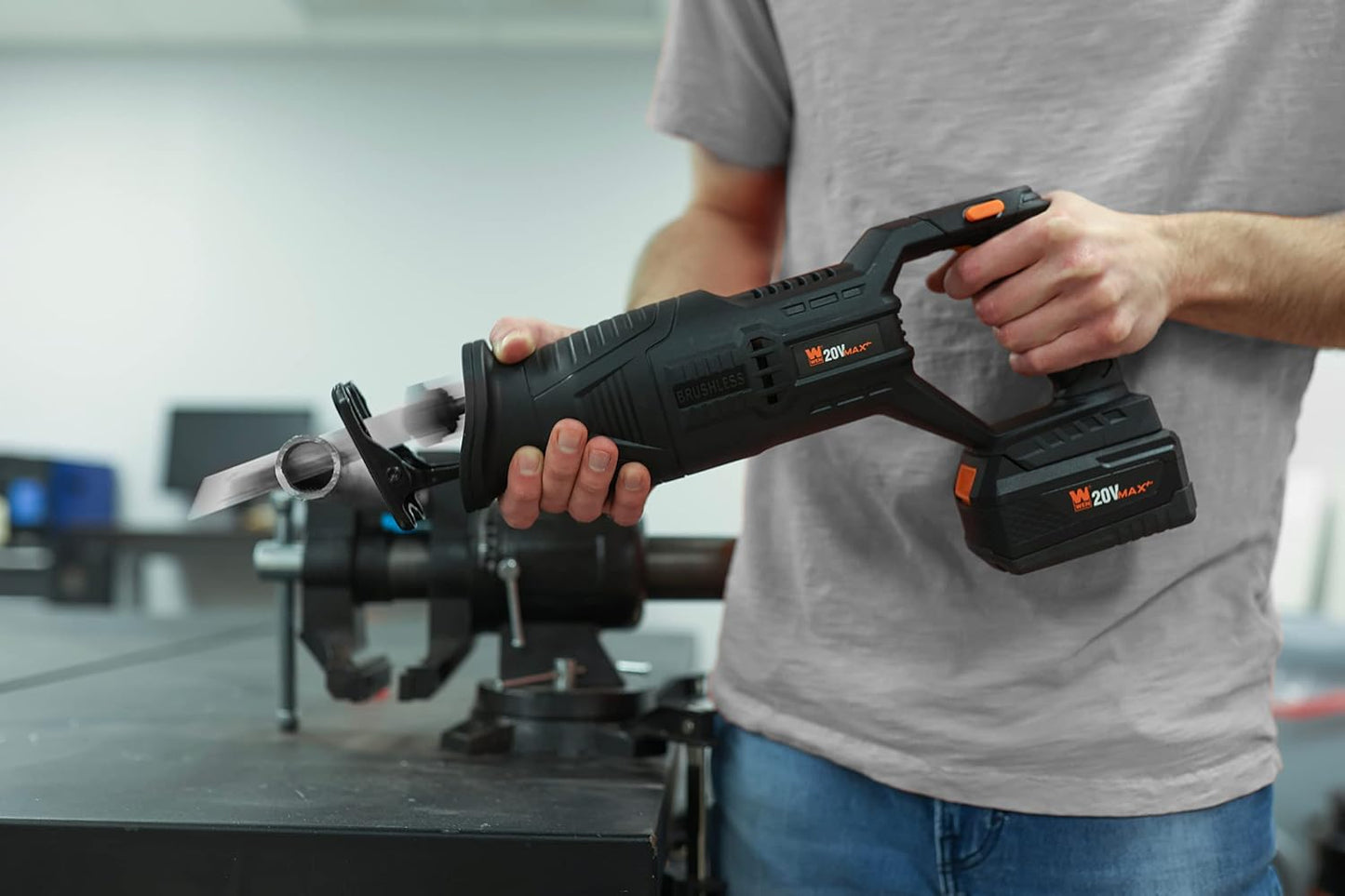 Sierra inalámbrica sin escobillas 20V 4.0Ah con cargador