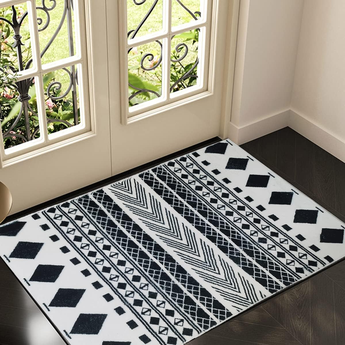 Alfombra geométrica bohemia 2x3ft antiderrap blanco y negro