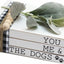 Cartel perro You Me and the Dogs 3 libros apilados