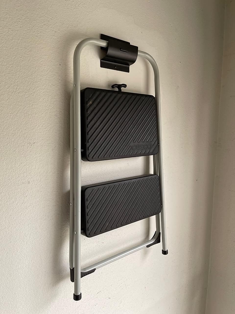 Escalera pared acero 4" colgador carretilla negro mate