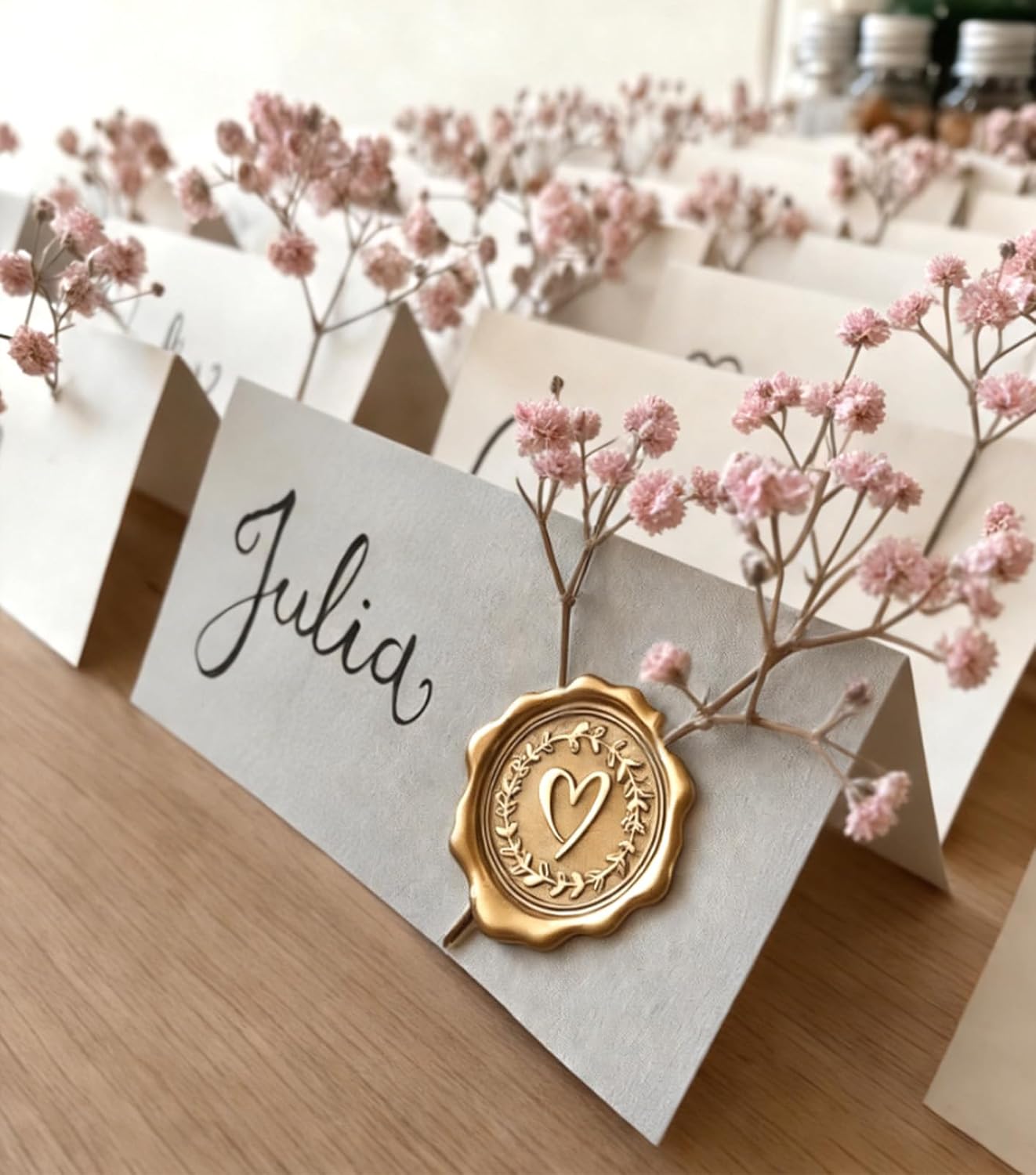 Tarjetas de lugar de boda Whaline con sellos de cera bronce sin flores secas