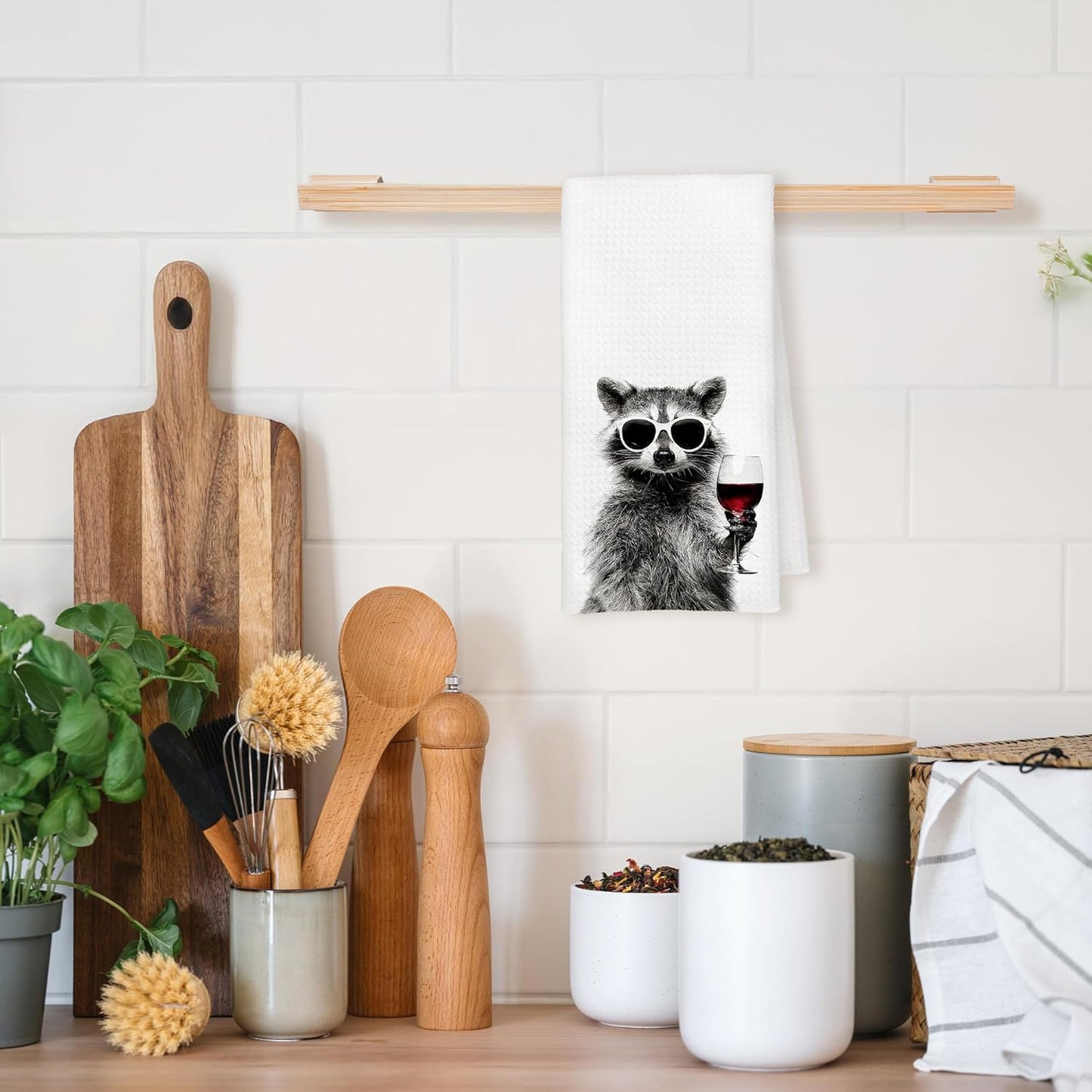 Toallas de cocina con raccoon bebiendo vino para mujer y amantes del vino decorativas