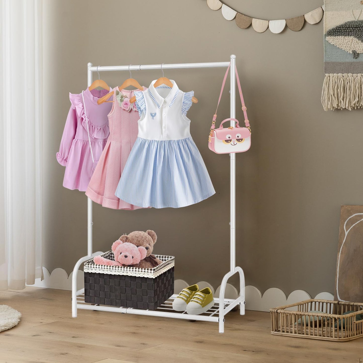 Perchero para ropa niños con estante metal blanco