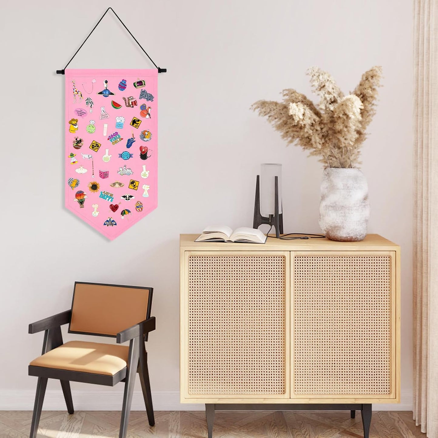 Soporte broches lienzo colgado pared
