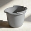 Cubo titanio 10qt plástico gris boquilla mango limpieza jardinería
