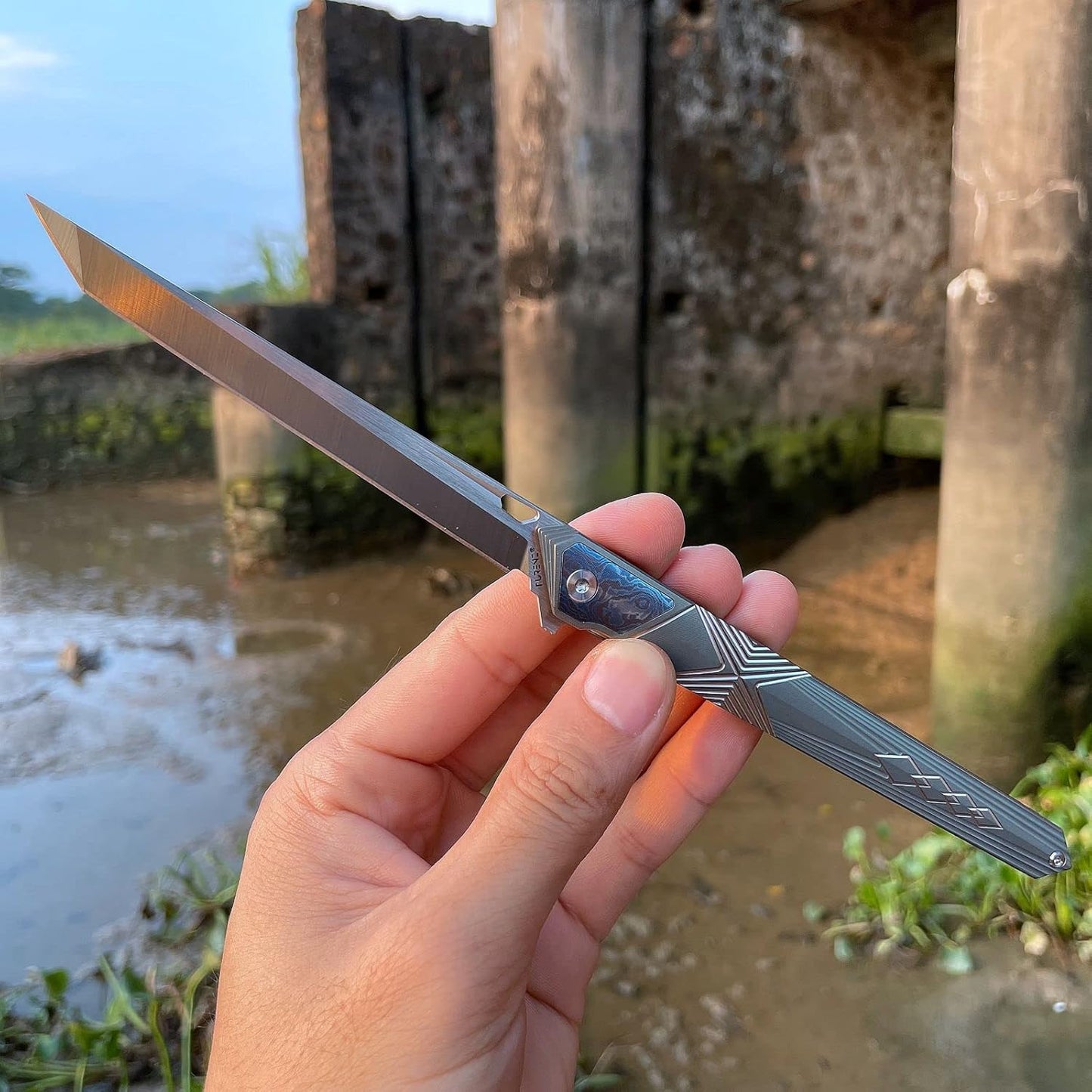 Cuchillo plegable M390 acero mango titanio EDC