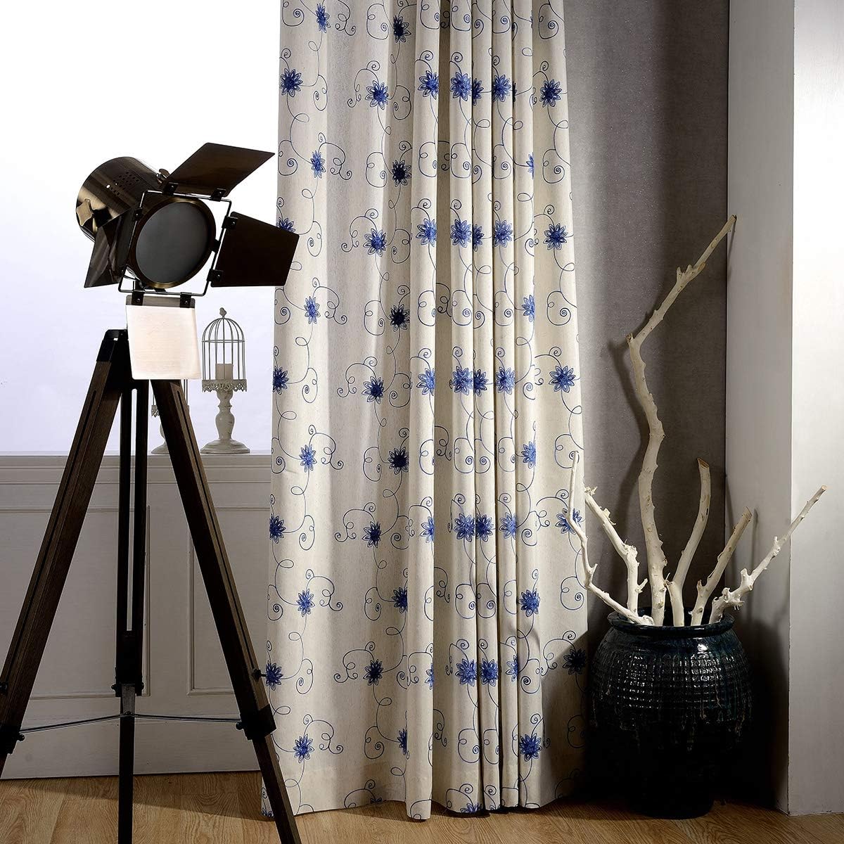 Cortinas bordadas flores azules 60x106" 2 paneles