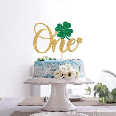 Decoración pastel trébol primer cumpleaños dorado
