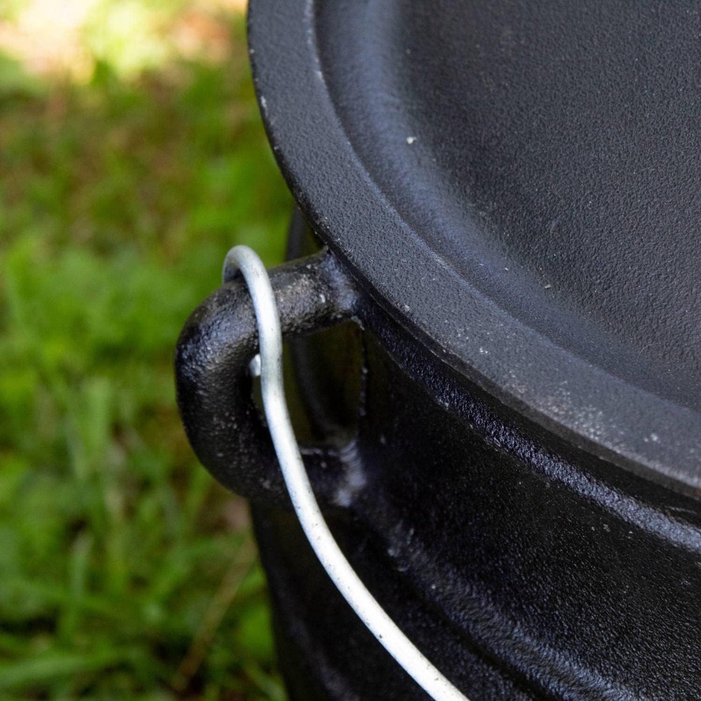Olla hierro fundido 9.5pulg 1.5gal con tapa y patas