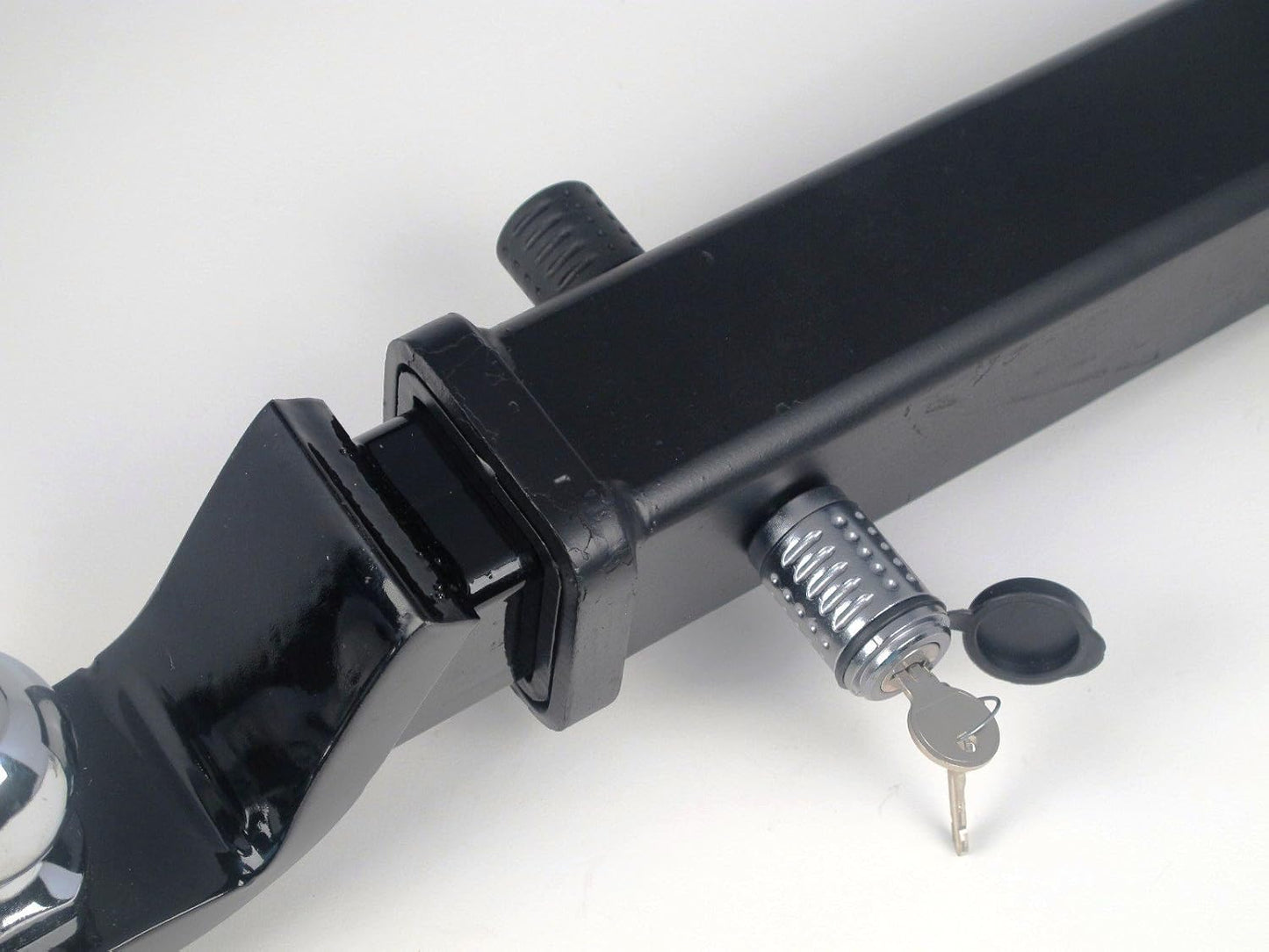 Cerradura enganche 1.25" diseño empotrado antirrobo 2 llaves