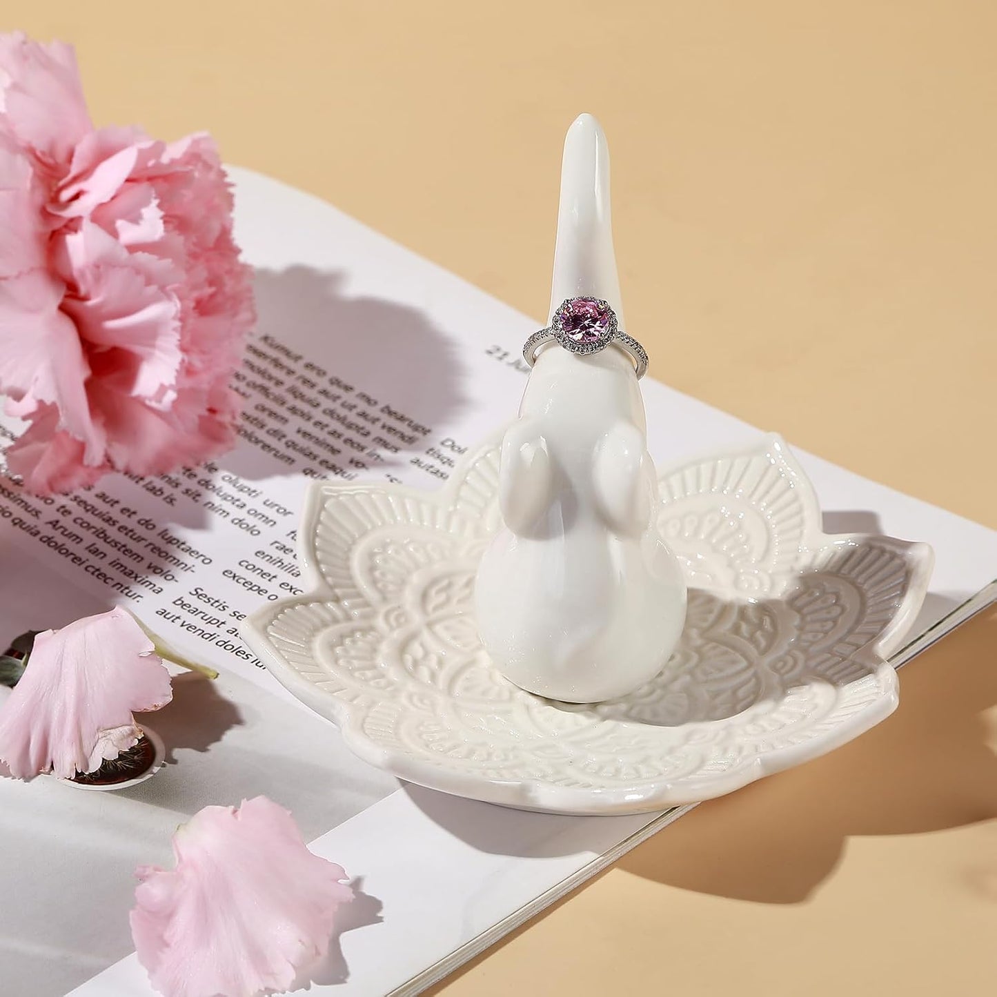Soporte anillo elefante blanco con plato mandala para joyas