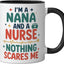 Taza para enfermera abuela en negro y blanco
