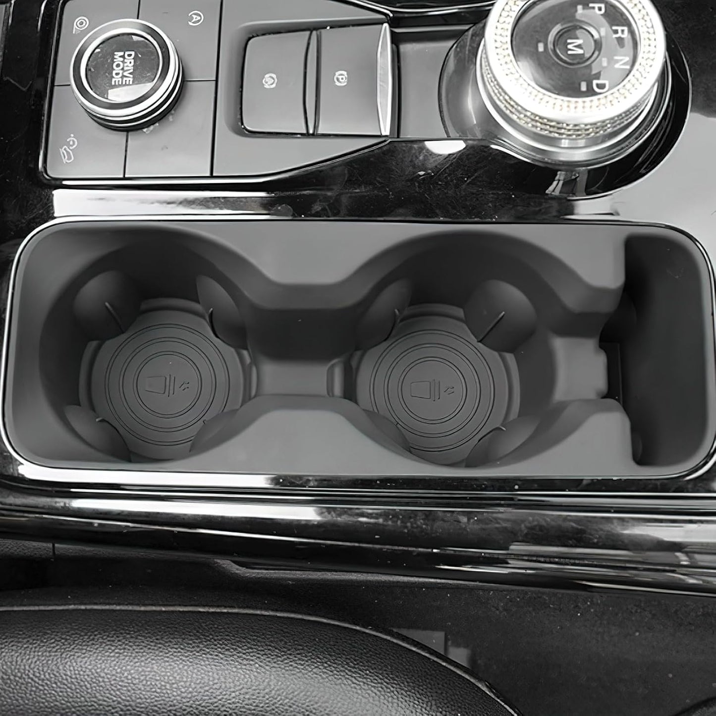 Soporte tazas Ford Explorer 20-24 antiderrap