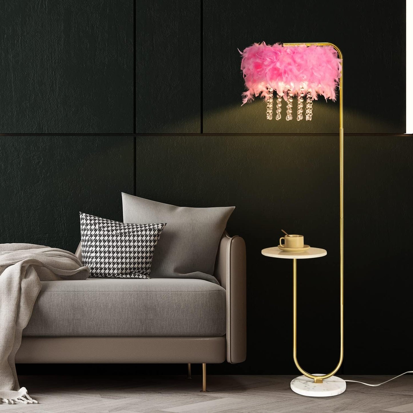 Lámpara pie plumas rosas LED con bandeja y acabado dorado