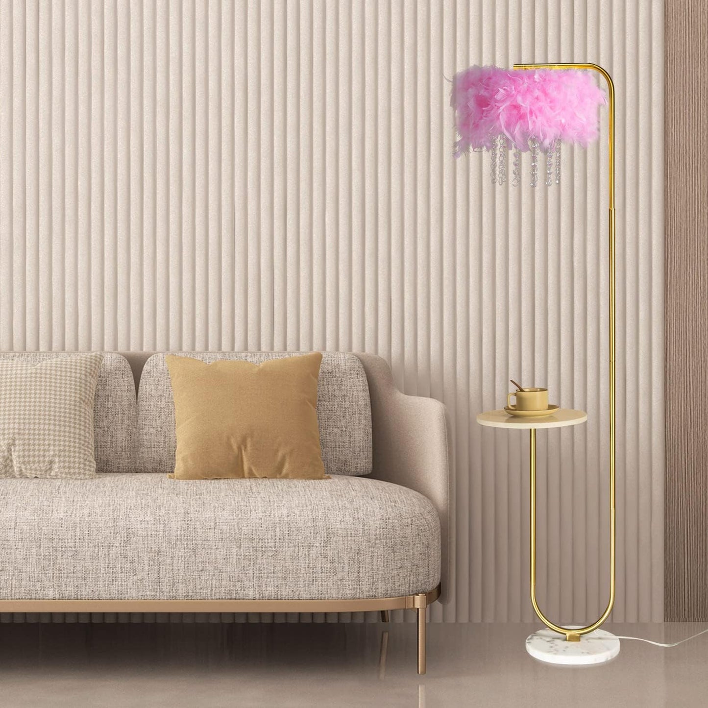 Lámpara pie plumas rosas LED con bandeja y acabado dorado