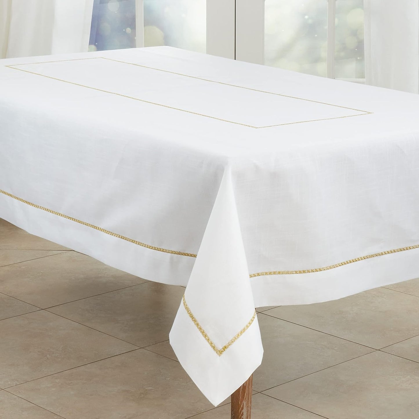 Mantel bordado 65x140pulg color dorado