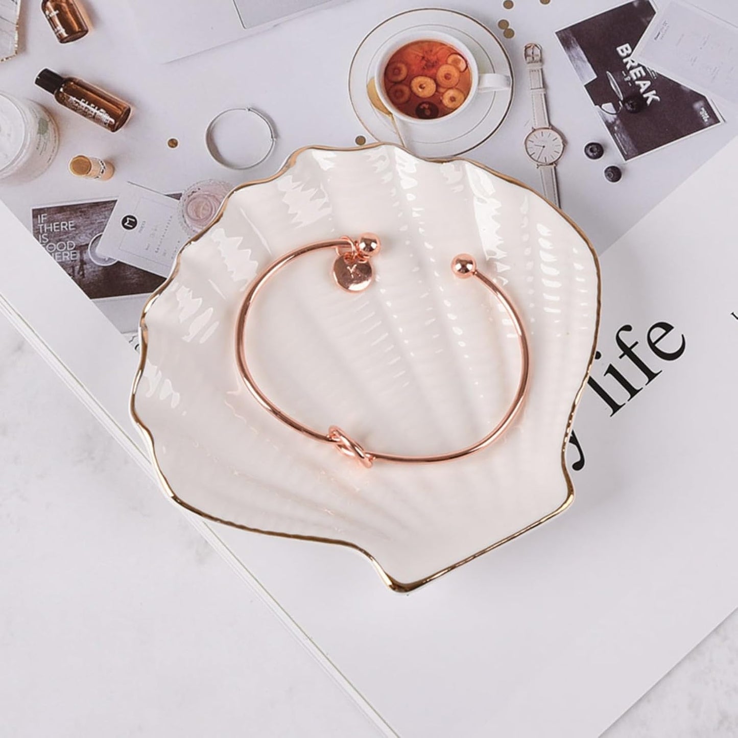 Plato cerámica con concha para anillos y aretes organiz.