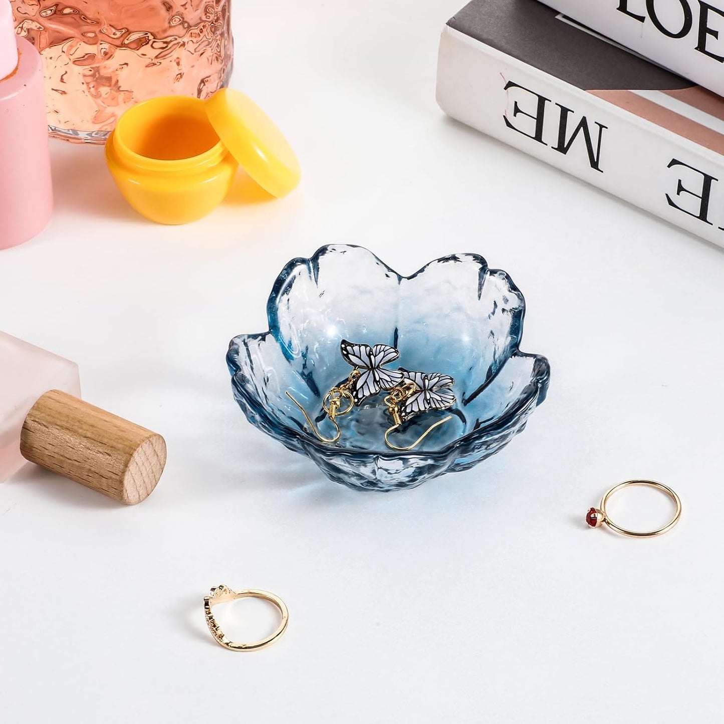 Bandeja cristal azul con flores para anillos y decoración