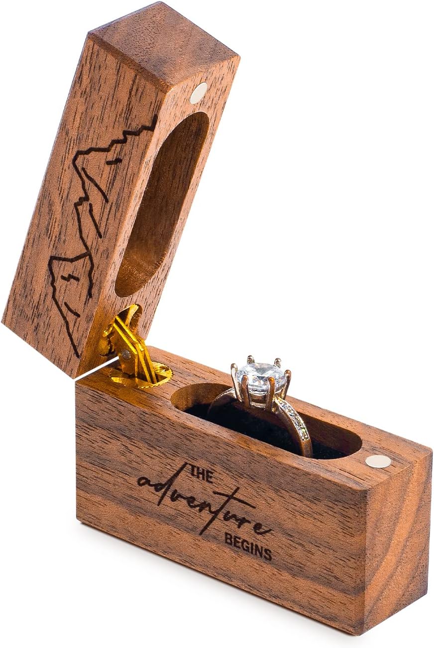 Caja anillo compromiso madera nogal grabado