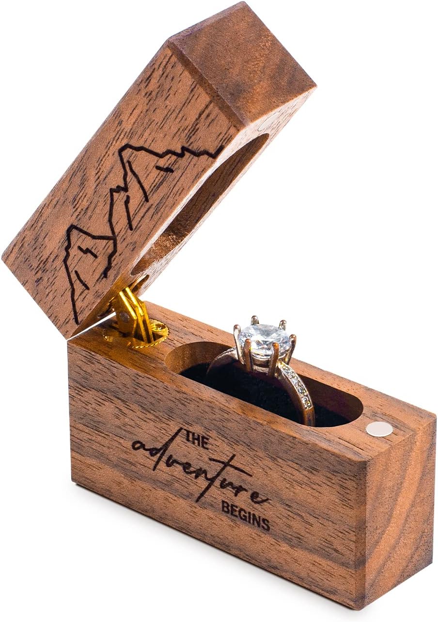 Caja anillo compromiso madera nogal grabado