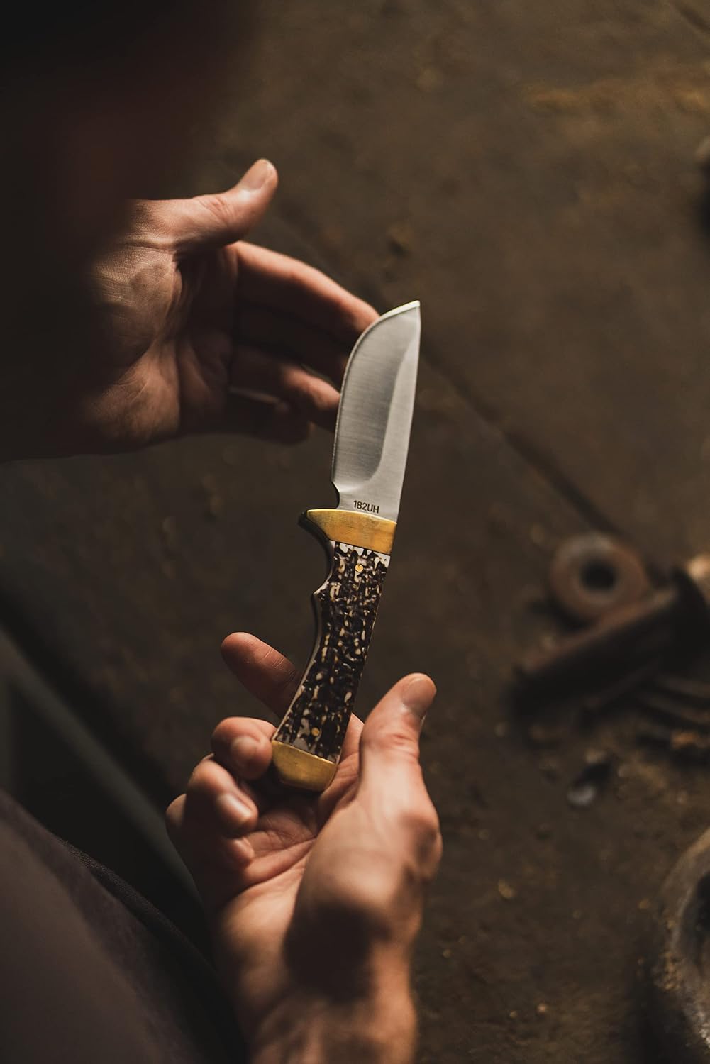 Cuchillo fijo acero alto carbono 8.4pulg mango estaglón