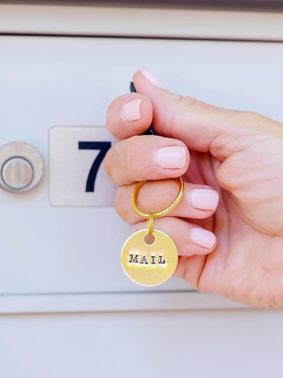 2 Llaveros Correo Latón Estampado a Mano