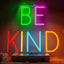 Letrero neón «Be Kind» para decoración pared dormitorio