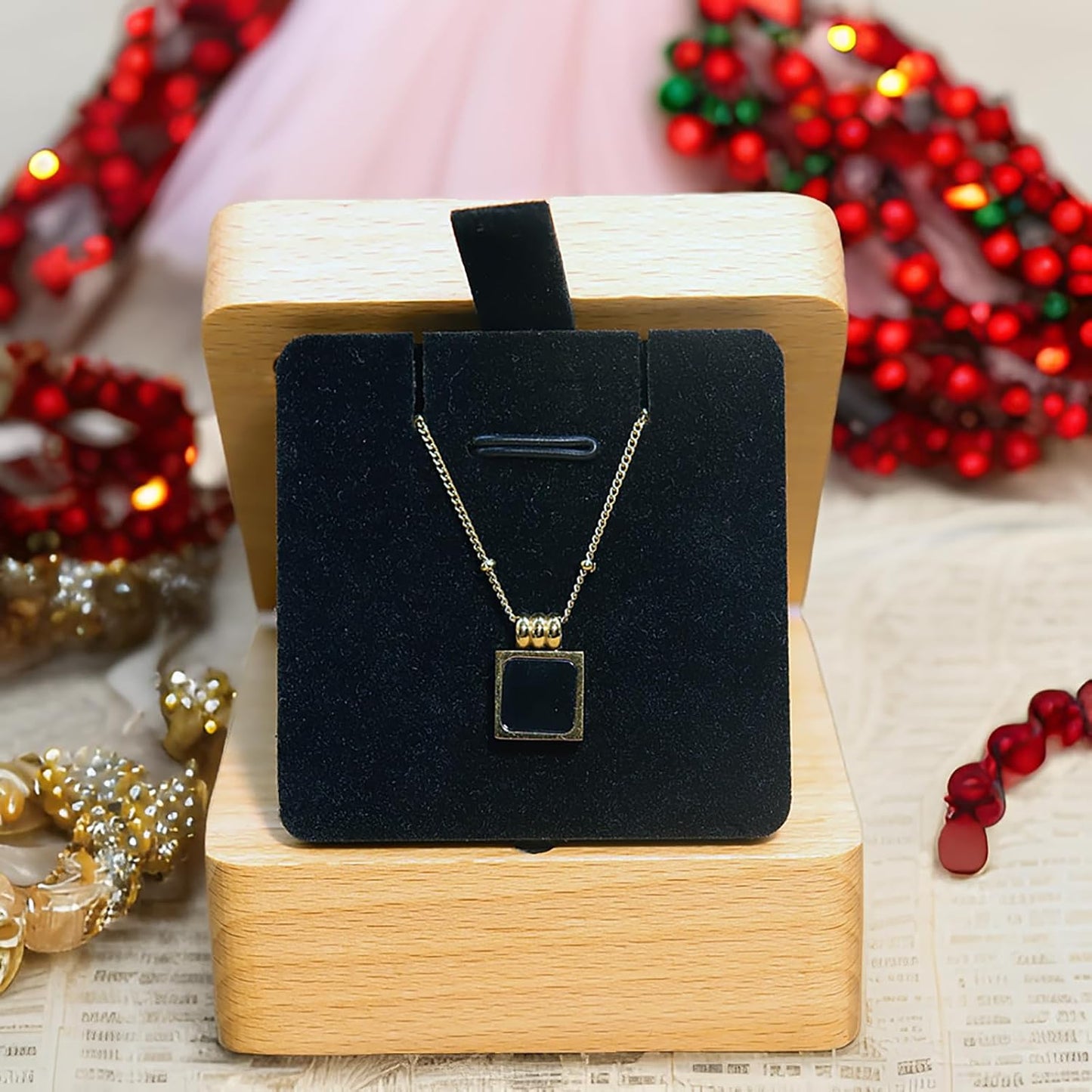 Caja regalo de madera haya para collares y colgantes