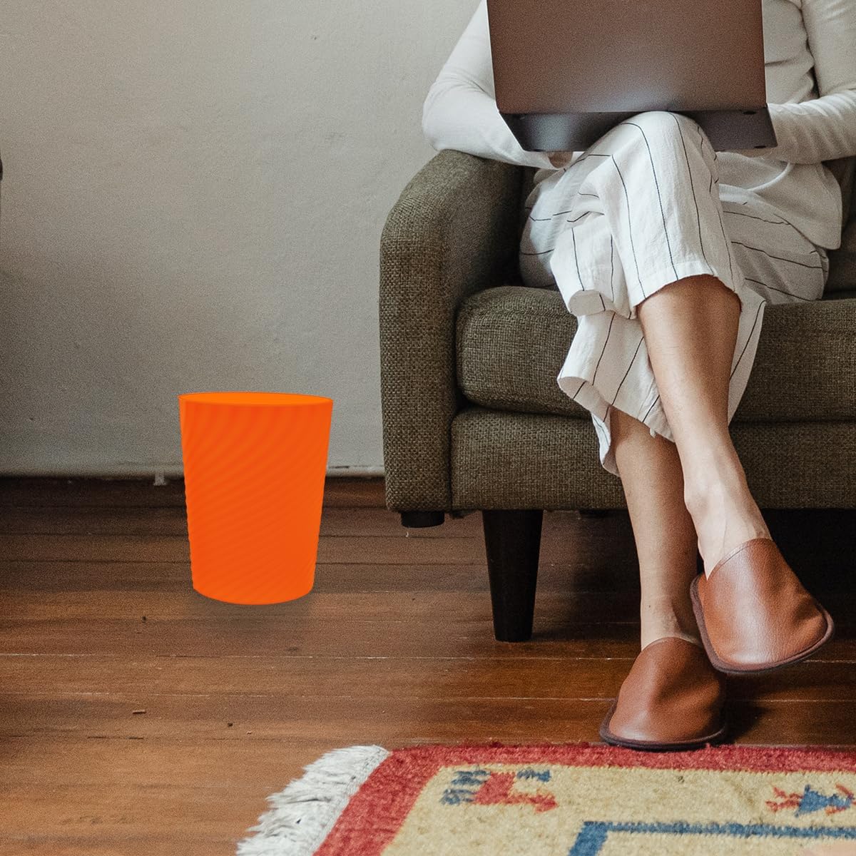 Cubo basura 1.8gal perfil delgado baño oficina naranja