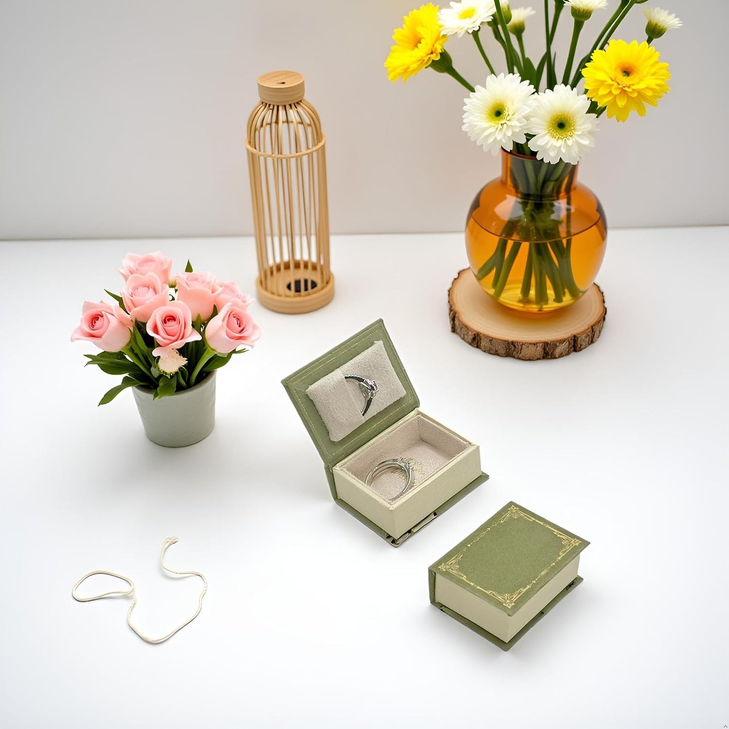 Caja anillo terciopelo vintage con bisagras verde