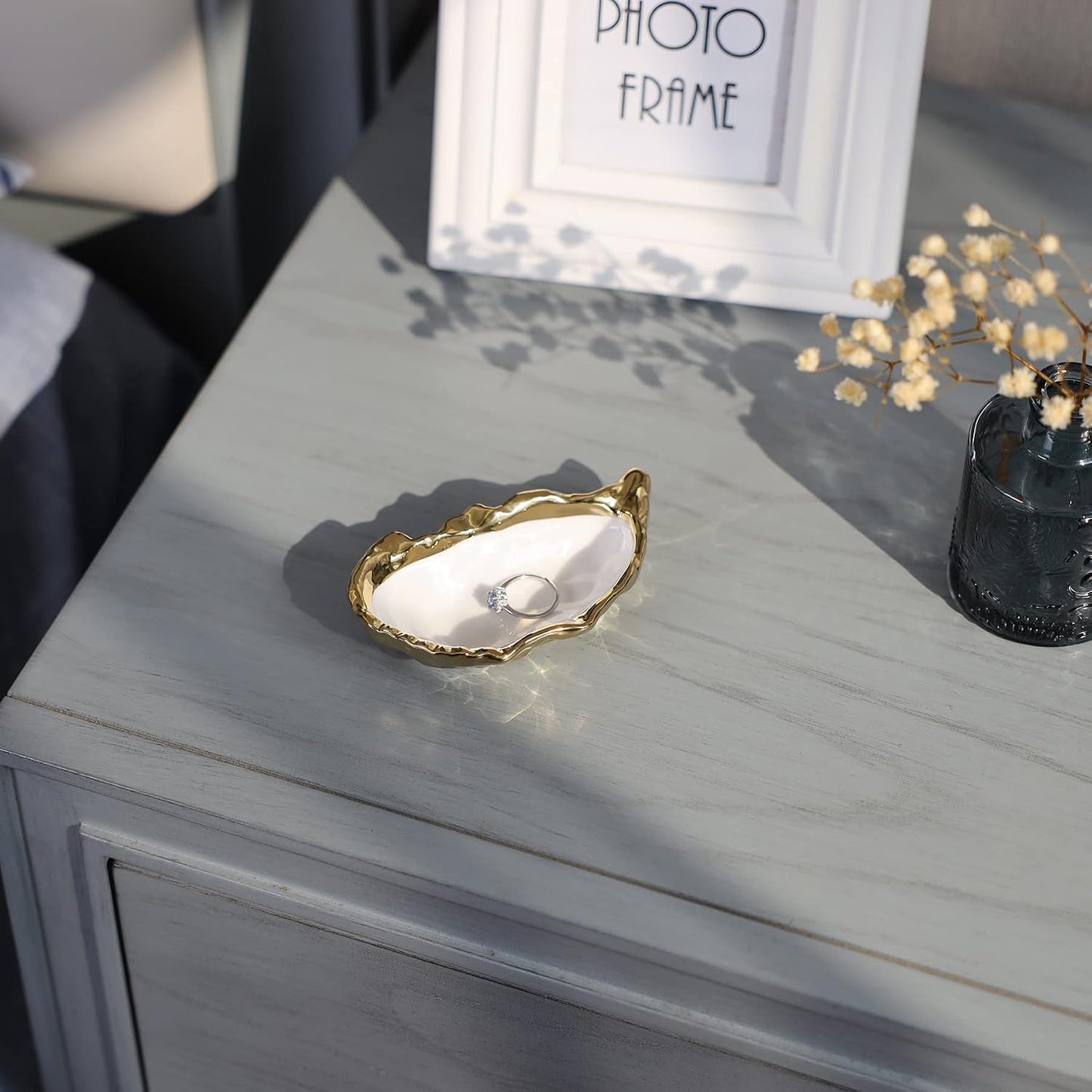 Plato cerámica dorada para anillos de ostra y joyas