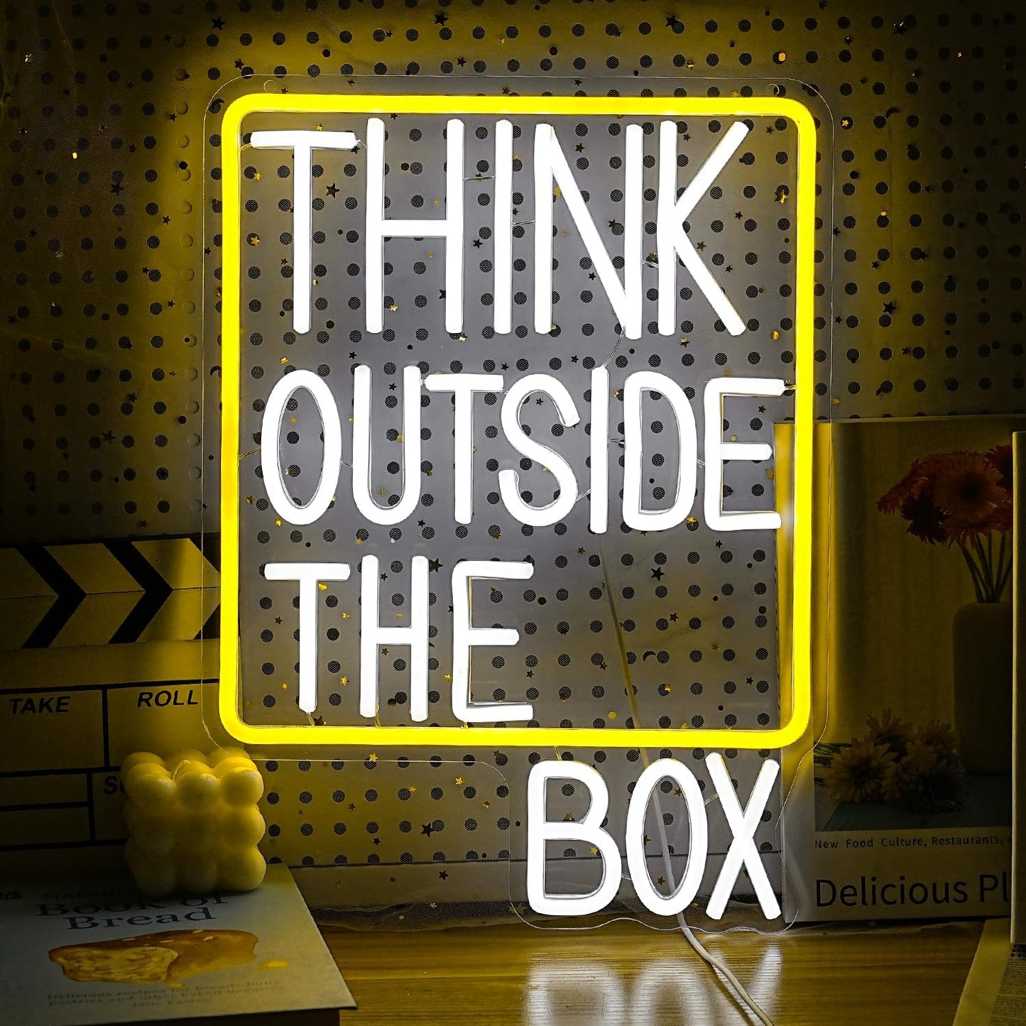 Letrero neón LED Think Outside The Box estudio