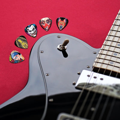 Púas para guitarra set 24 delgada media pesada con caja estaño