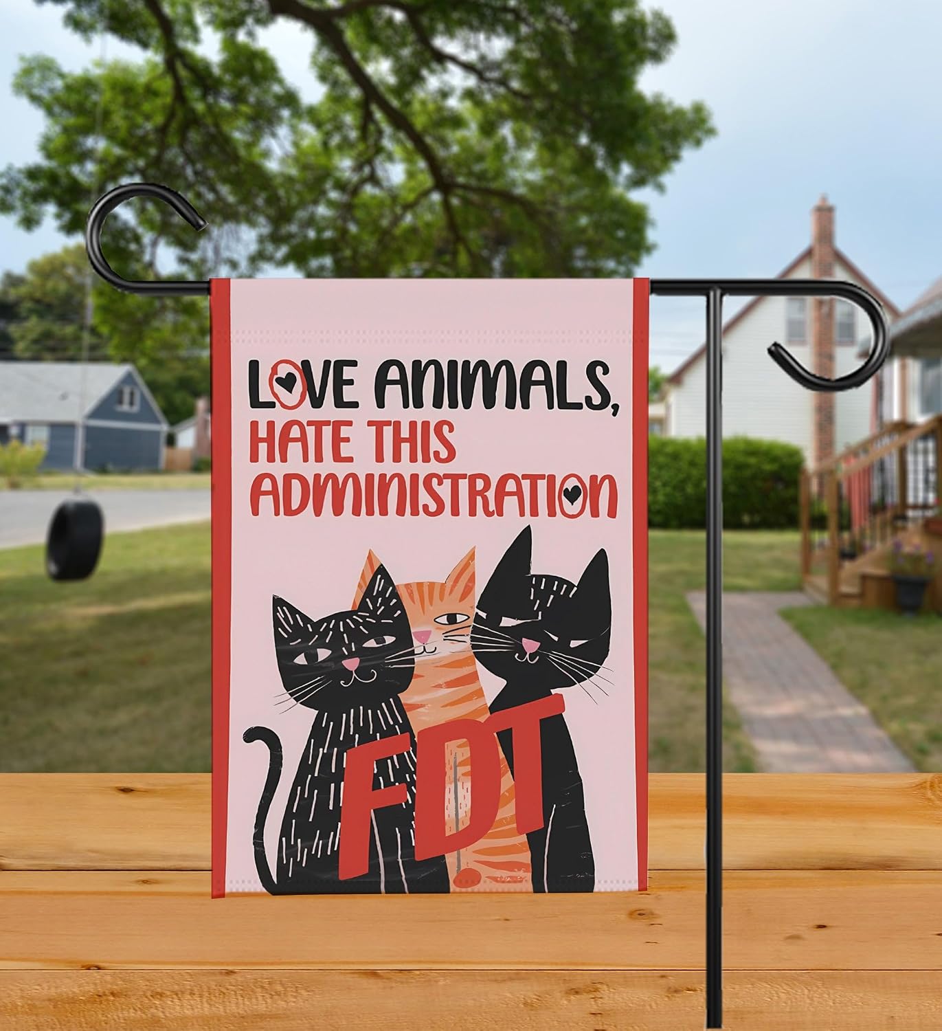 Bandera jardín anti Trump Love Animals Hate This Admin