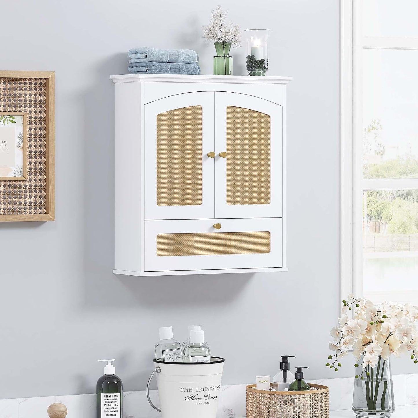 Armario pared baño boho ratán blanco puertas tejido
