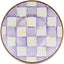 Plato esmaltado Mackenzie-Childs para café y té con cuadros violeta y blanco
